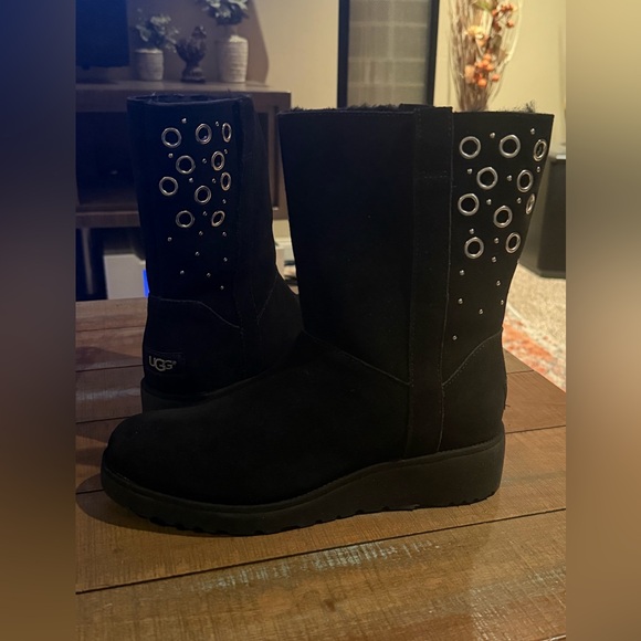 UGG Madison Boots in Black - Picture 2 of 13